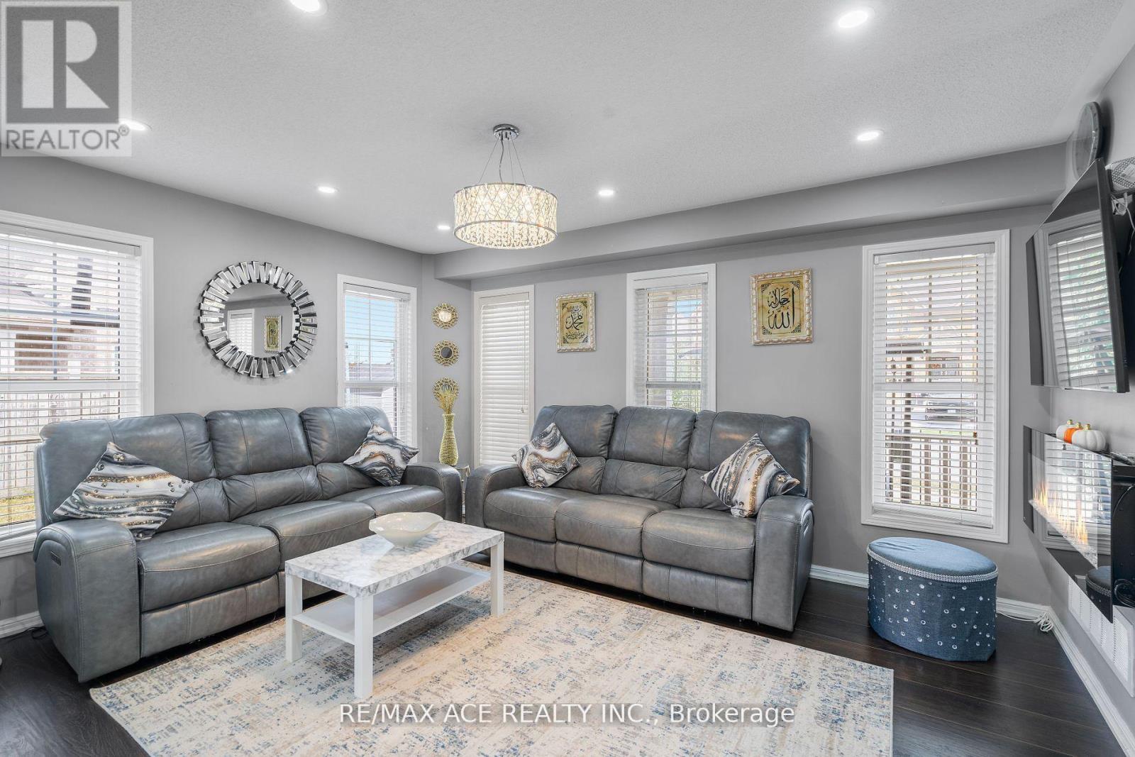 22 Apple Valley Way, Brampton, Ontario  L6P 0W4 - Photo 6 - W12458916