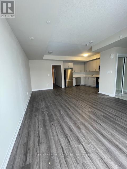 123 - 1589 Rose Way, Milton, Ontario  L9E 1N4 - Photo 3 - W12458927