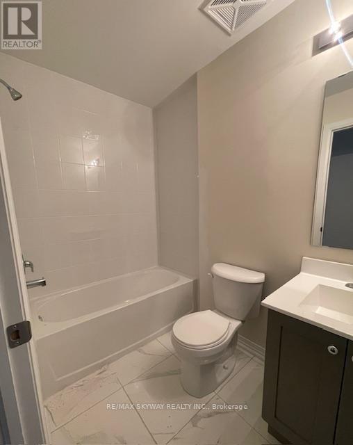 123 - 1589 Rose Way, Milton, Ontario  L9E 1N4 - Photo 7 - W12458927