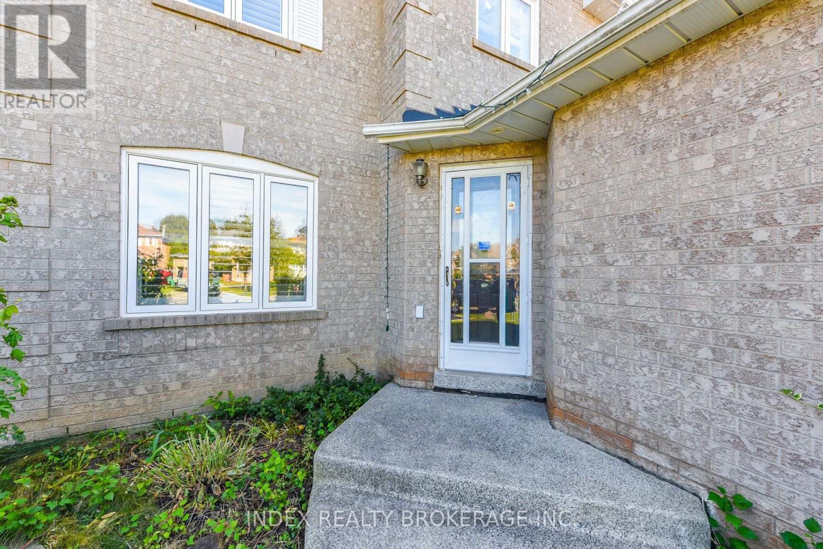 81 Mullis Crescent, Brampton, Ontario  L6Y 4S9 - Photo 2 - W12458928