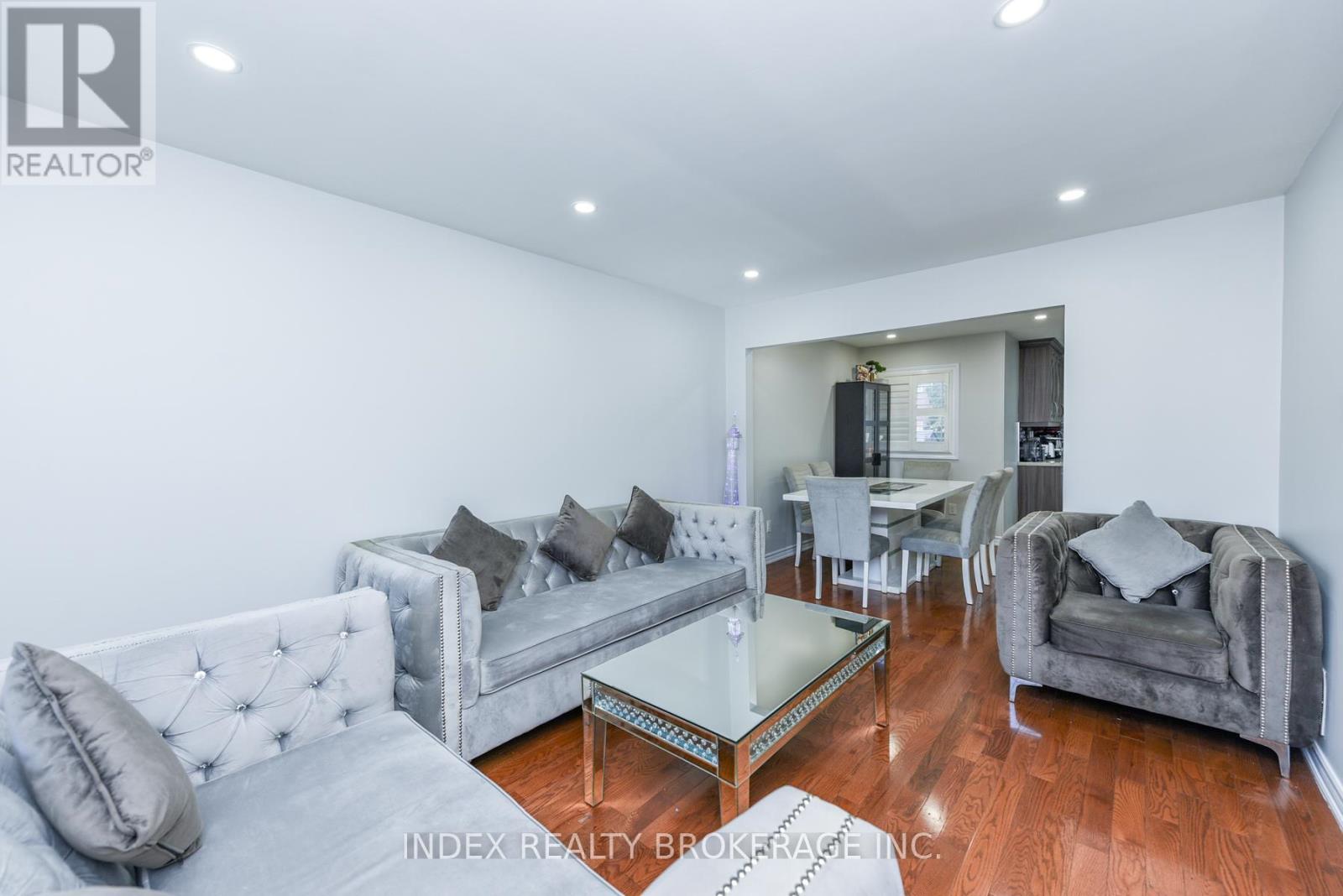 81 Mullis Crescent, Brampton, Ontario  L6Y 4S9 - Photo 5 - W12458928