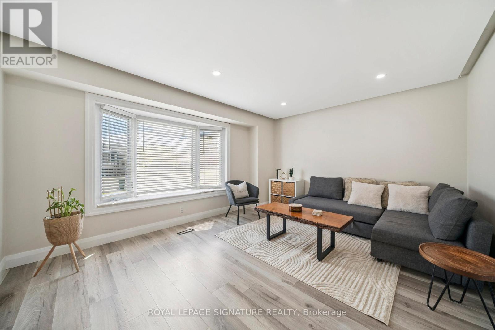 519 Galedowns Court, Mississauga, Ontario  L5A 3J1 - Photo 10 - W12458935