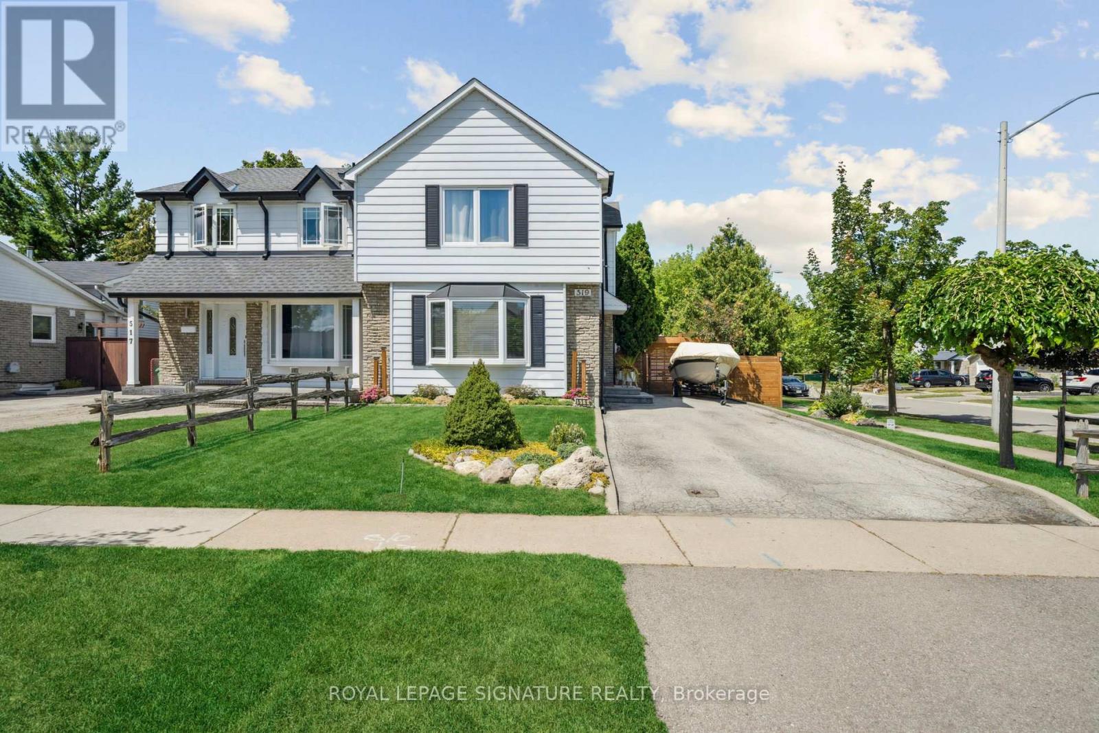519 Galedowns Court, Mississauga, Ontario  L5A 3J1 - Photo 2 - W12458935