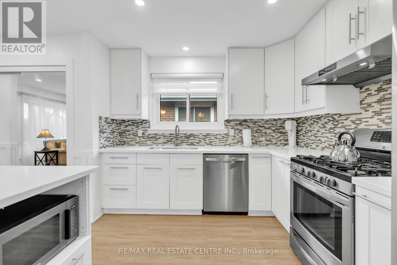 741 Mullin Way, Burlington, Ontario  L7L 4J8 - Photo 8 - W12396134