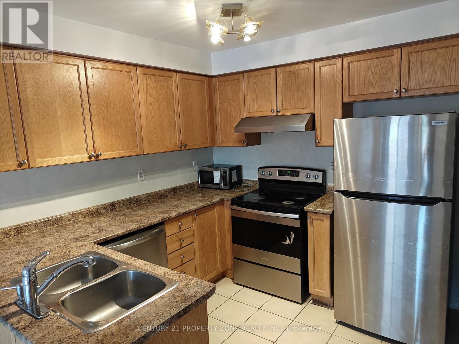 3940 Stardust Drive, Mississauga, Ontario  L5M 8A6 - Photo 5 - W12458286