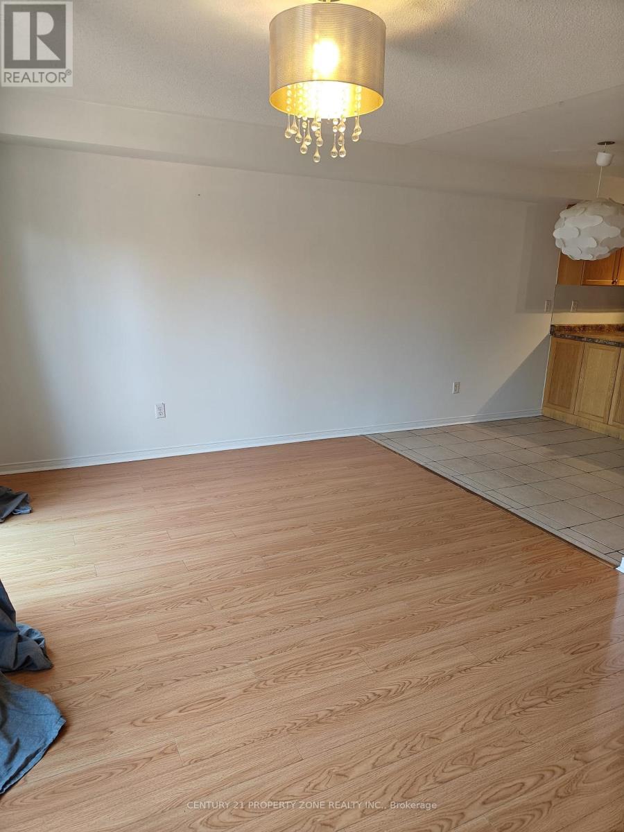 3940 Stardust Drive, Mississauga, Ontario  L5M 8A6 - Photo 7 - W12458286