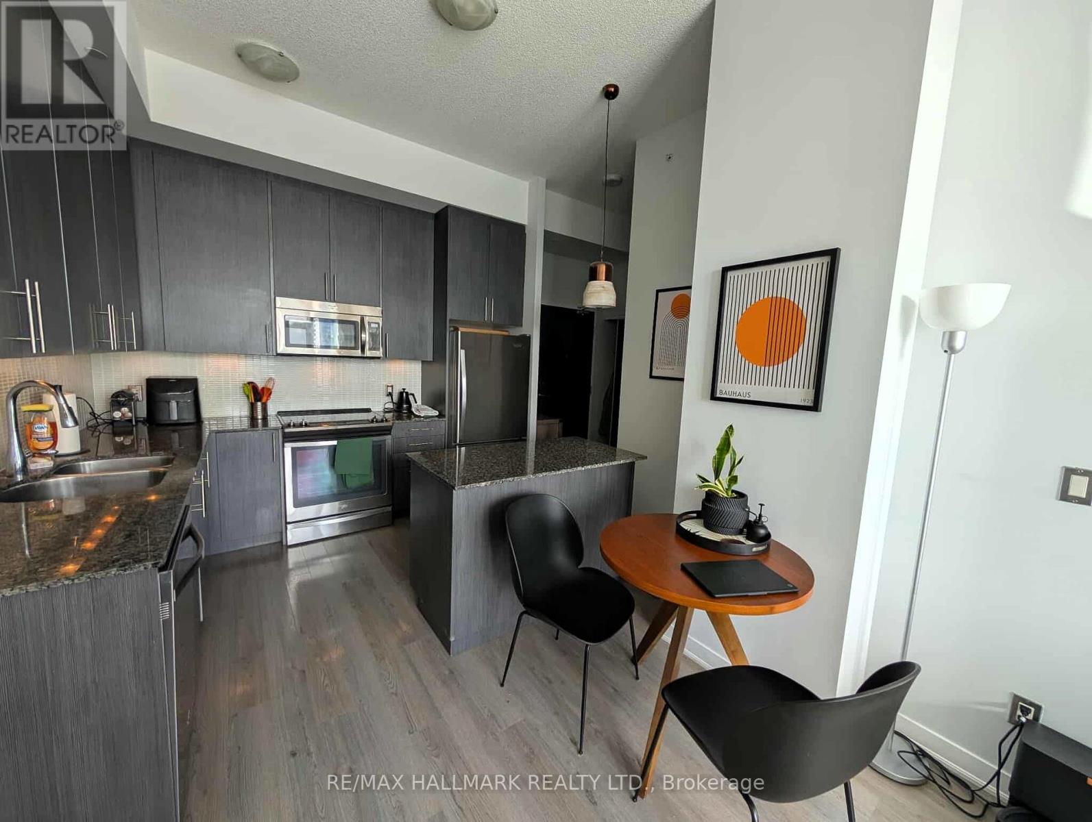 1704 - 85 Duke Street W, Kitchener, Ontario  N2H 0B7 - Photo 2 - X12450554