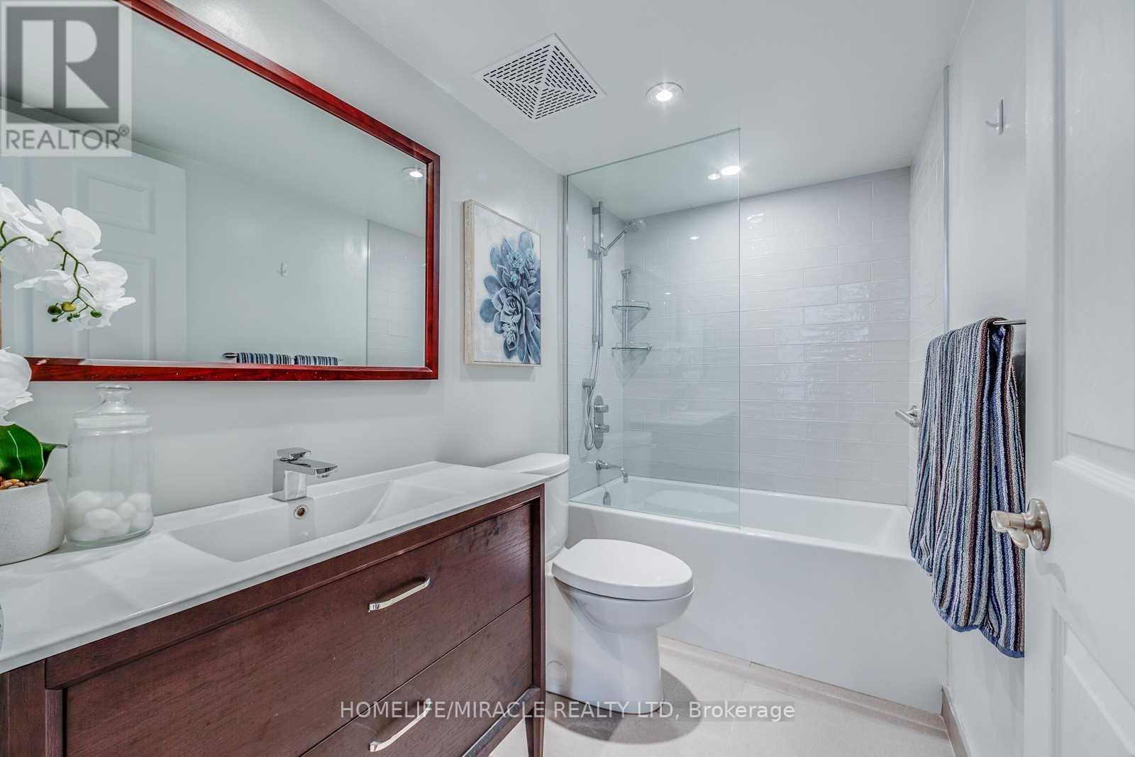 270 Wellington Street, Toronto, Ontario  M5V 3P5 - Photo 11 - C12458940
