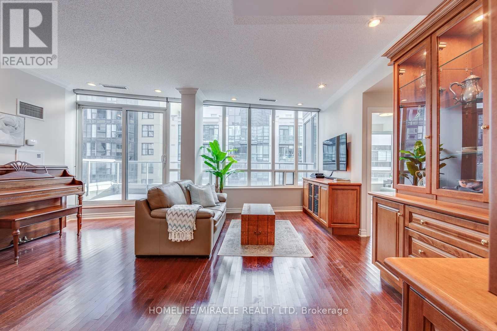 270 Wellington Street, Toronto, Ontario  M5V 3P5 - Photo 5 - C12458940