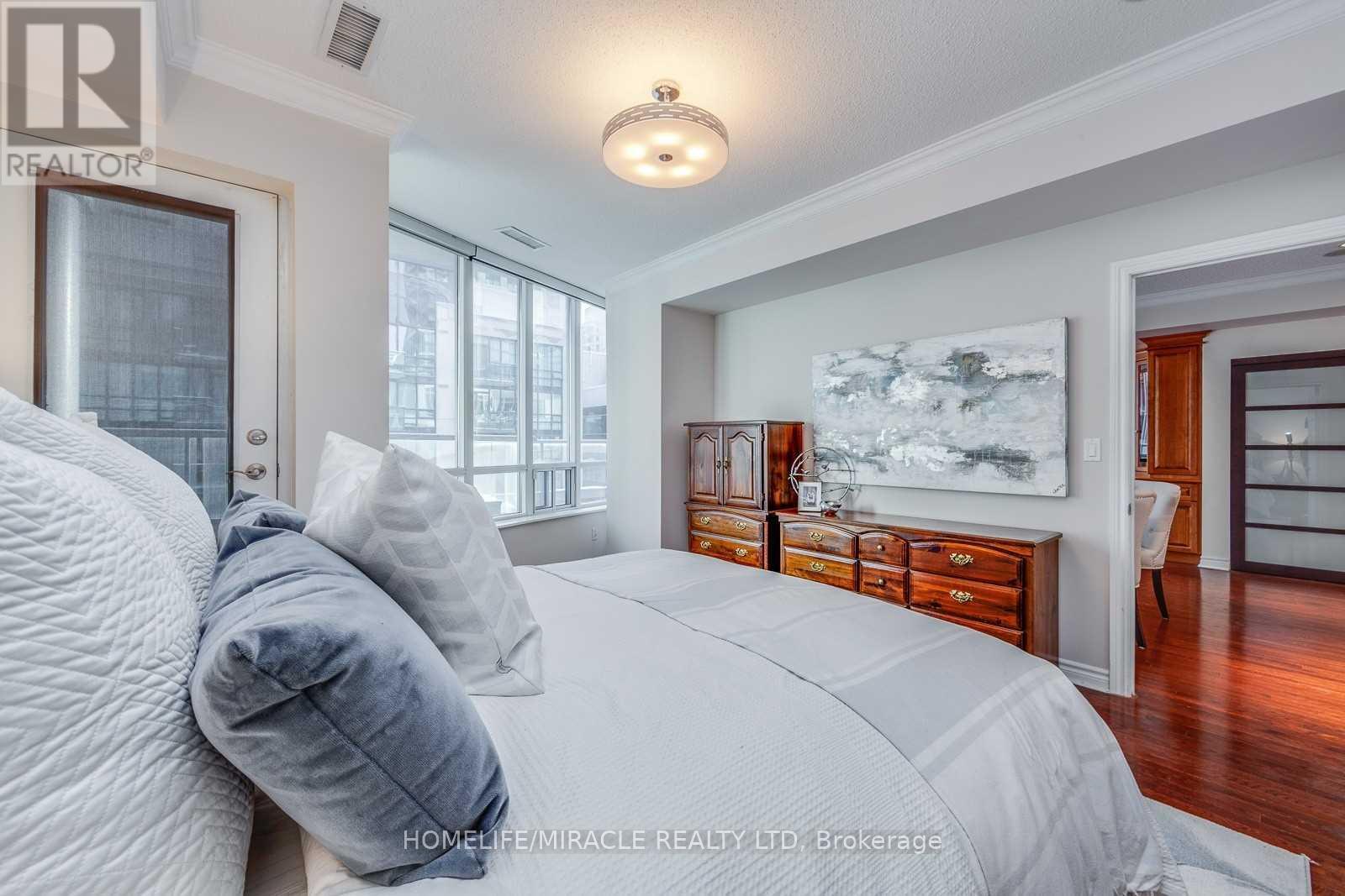 270 Wellington Street, Toronto, Ontario  M5V 3P5 - Photo 9 - C12458940