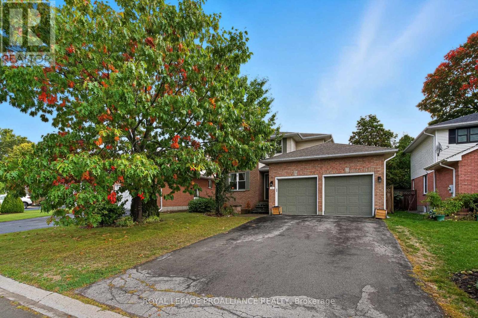 34 Forchuk Crescent, Quinte West, Ontario  K8V 6N2 - Photo 3 - X12428842