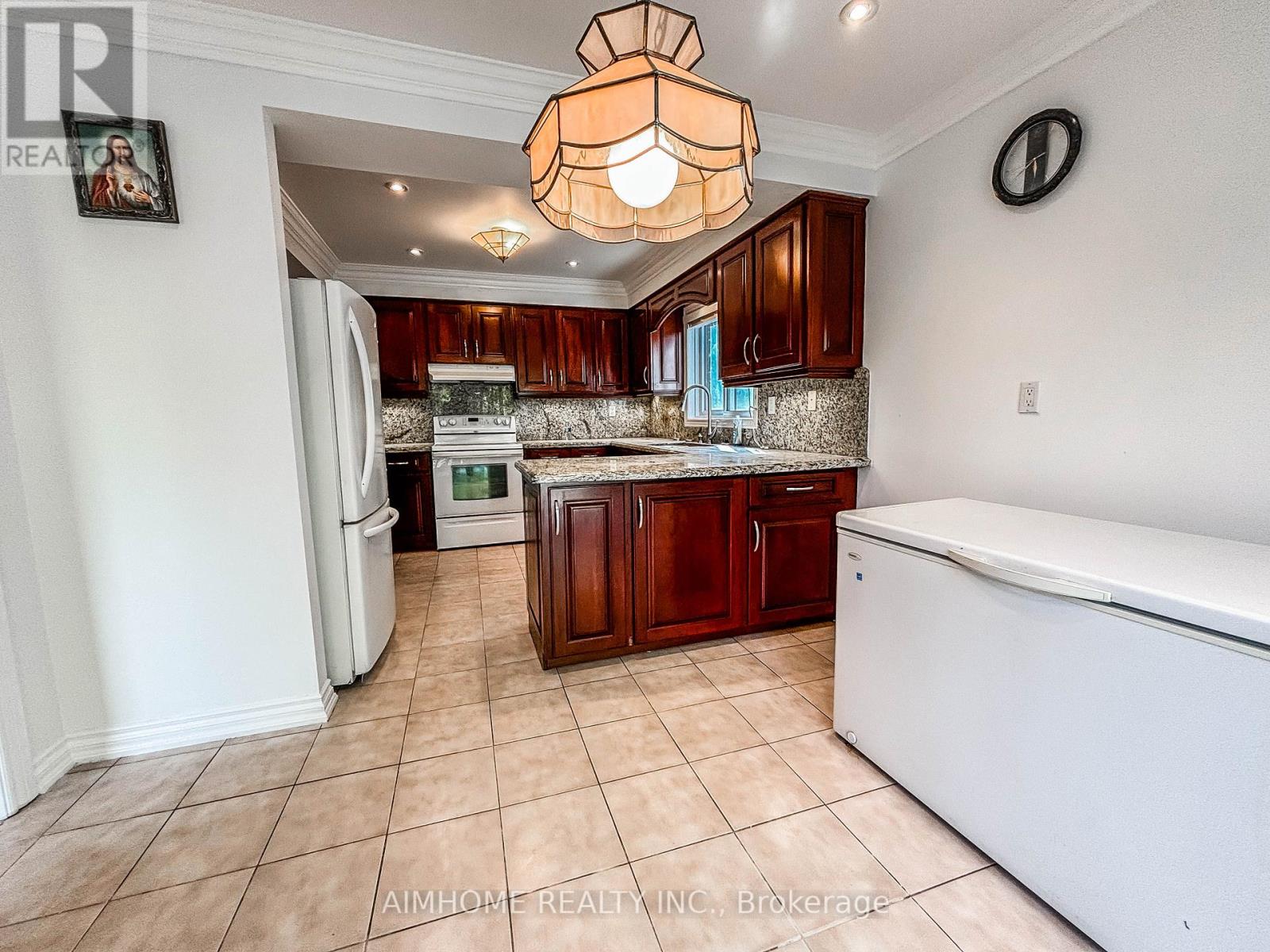 87 Ballard Crescent, Newmarket, Ontario  L3X 1S2 - Photo 11 - N12458936