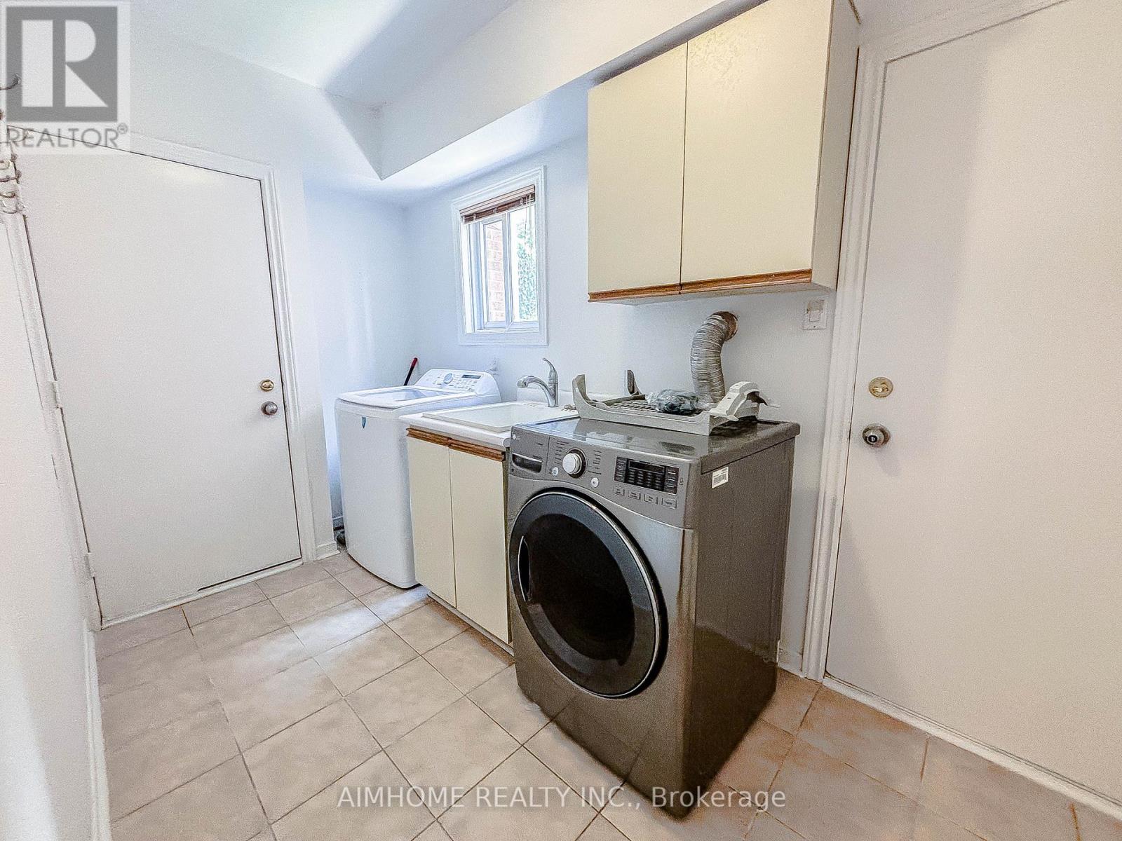 87 Ballard Crescent, Newmarket, Ontario  L3X 1S2 - Photo 18 - N12458936