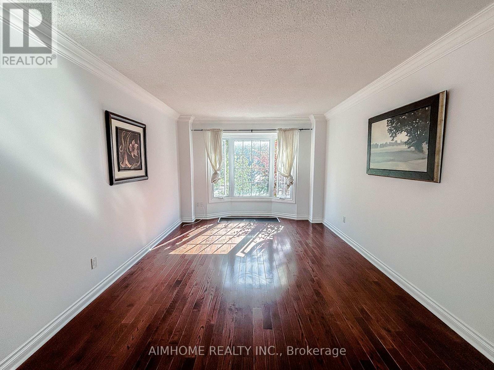 87 Ballard Crescent, Newmarket, Ontario  L3X 1S2 - Photo 3 - N12458936