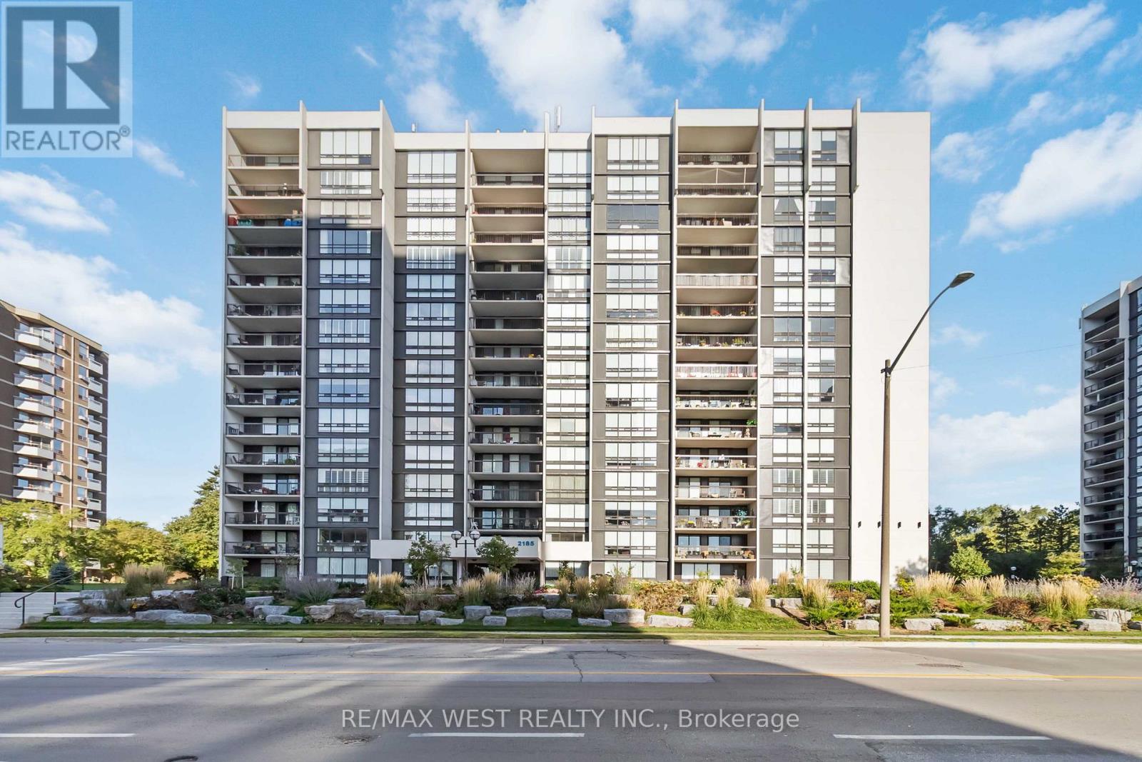 1108 - 2185 Marine Drive, Oakville, Ontario  L6L 5L6 - Photo 2 - W12458937