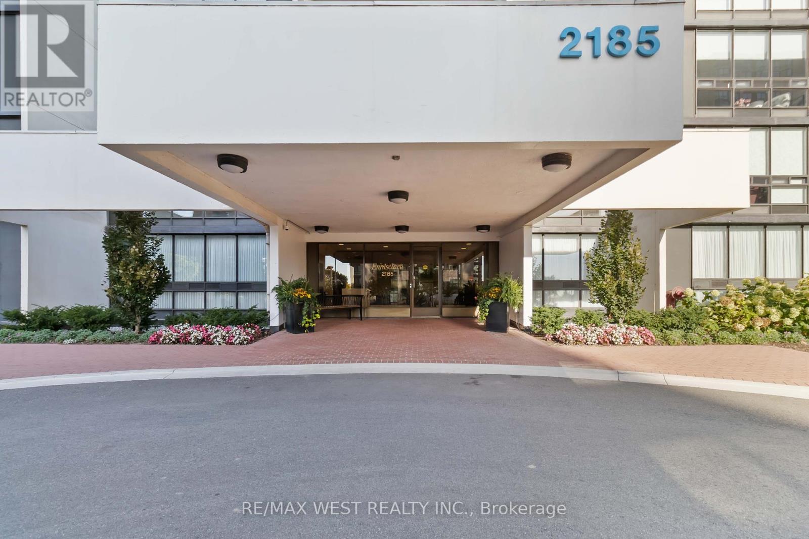 1108 - 2185 Marine Drive, Oakville, Ontario  L6L 5L6 - Photo 3 - W12458937
