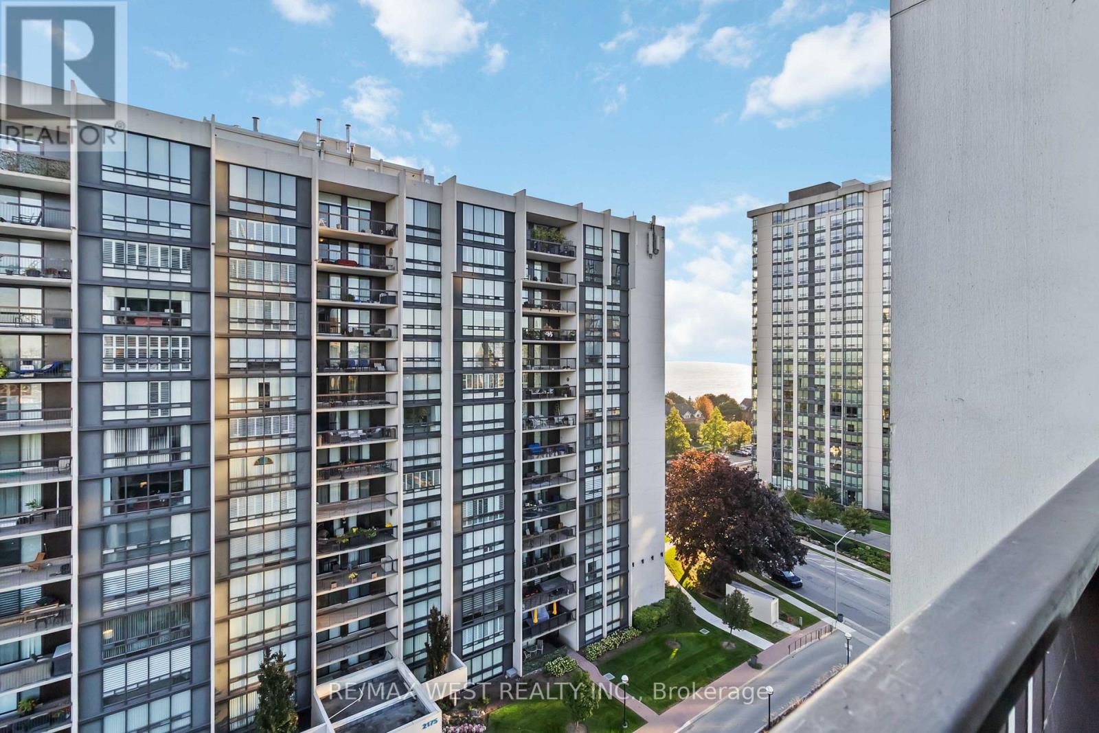 1108 - 2185 Marine Drive, Oakville, Ontario  L6L 5L6 - Photo 39 - W12458937