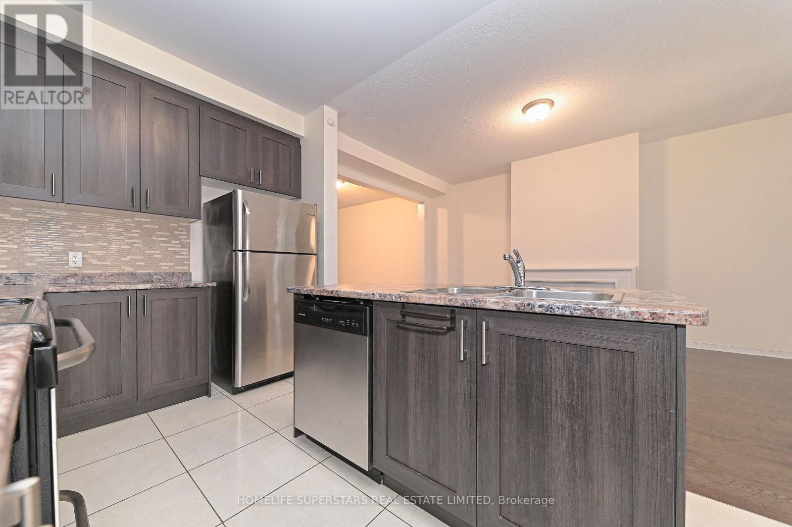 9 Yellowknife Road, Brampton, Ontario  L6R 3X3 - Photo 11 - W12458938