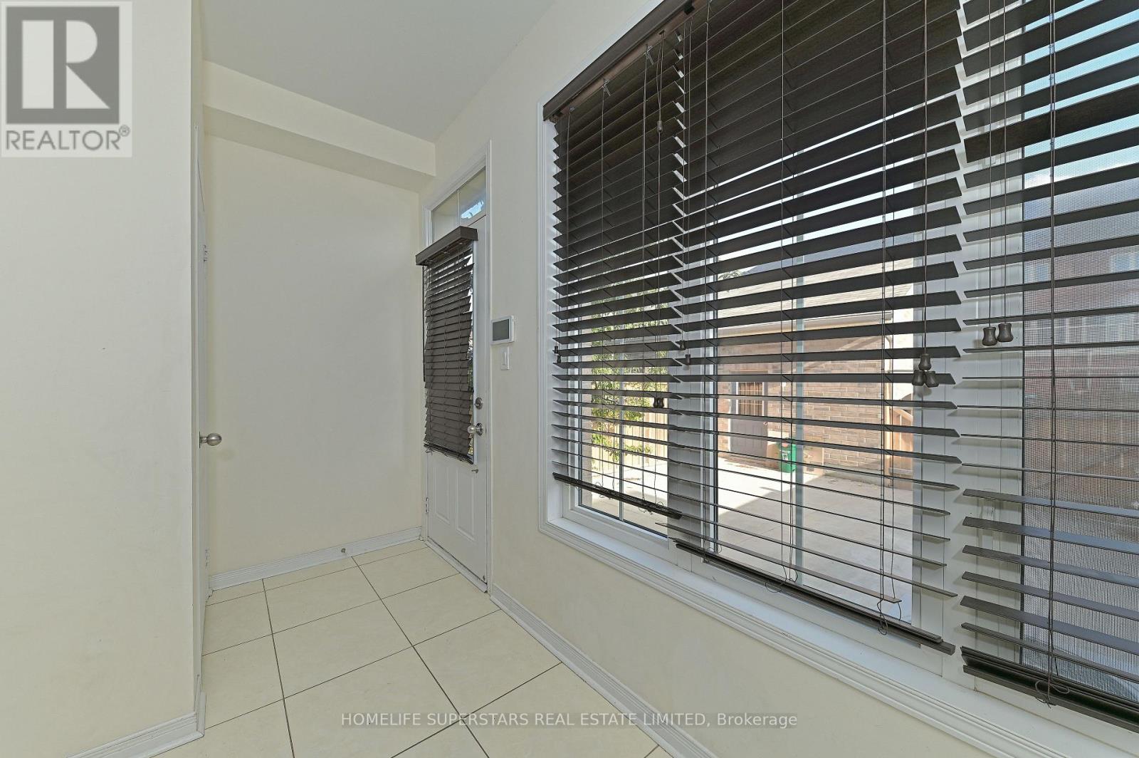 9 Yellowknife Road, Brampton, Ontario  L6R 3X3 - Photo 3 - W12458938
