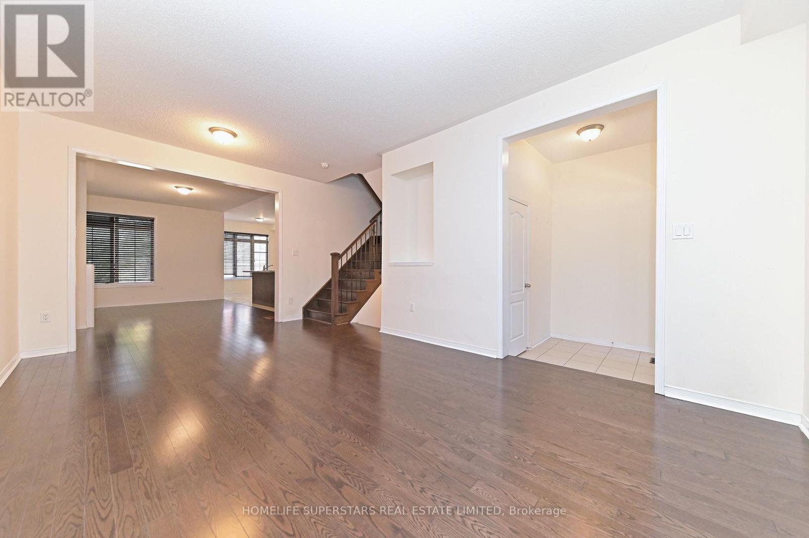 9 Yellowknife Road, Brampton, Ontario  L6R 3X3 - Photo 5 - W12458938