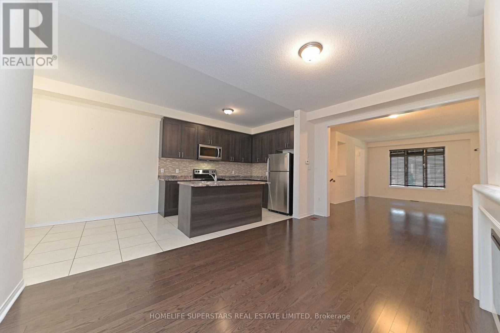 9 Yellowknife Road, Brampton, Ontario  L6R 3X3 - Photo 9 - W12458938