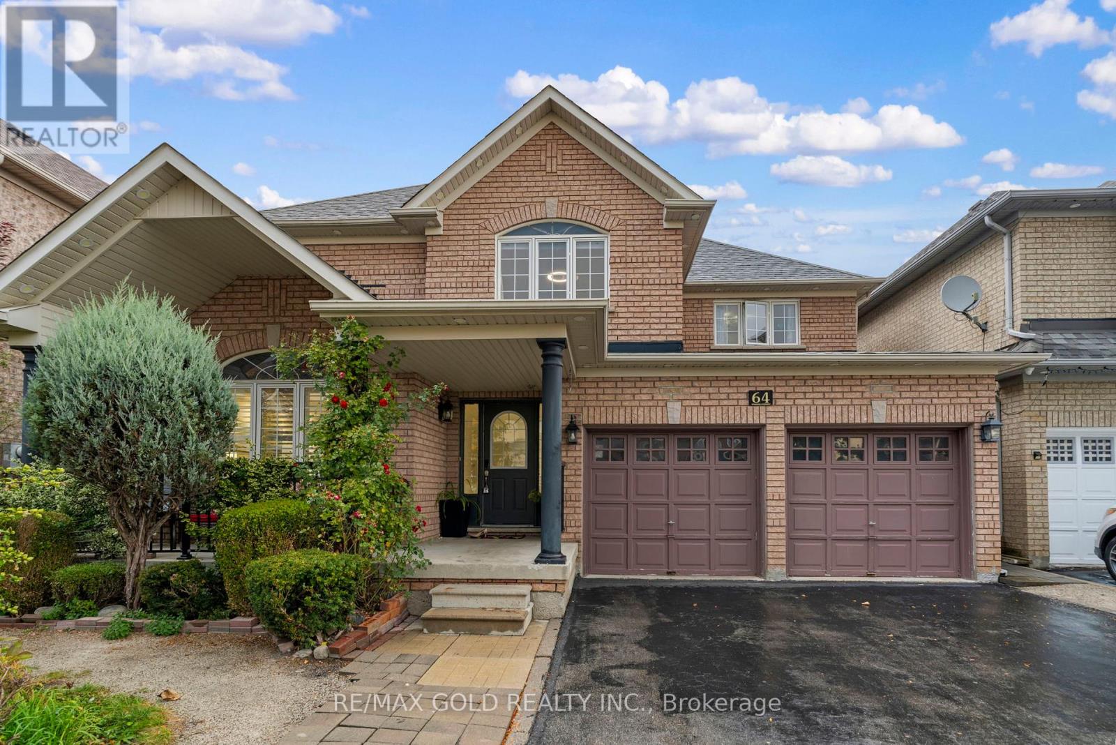 64 Beachpoint Boulevard, Brampton, Ontario  L7A 2G6 - Photo 2 - W12458112