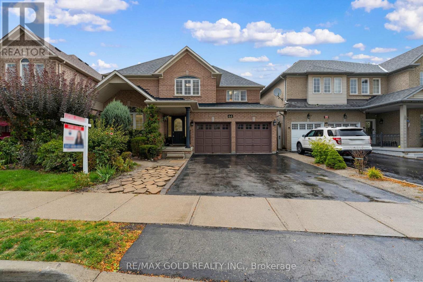 64 BEACHPOINT BOULEVARD, Brampton, Ontario