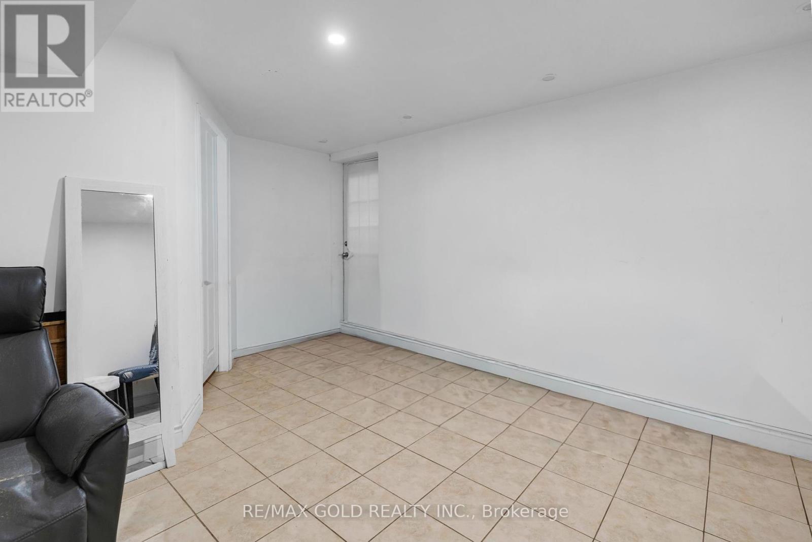 64 Beachpoint Boulevard, Brampton, Ontario  L7A 2G6 - Photo 35 - W12458112