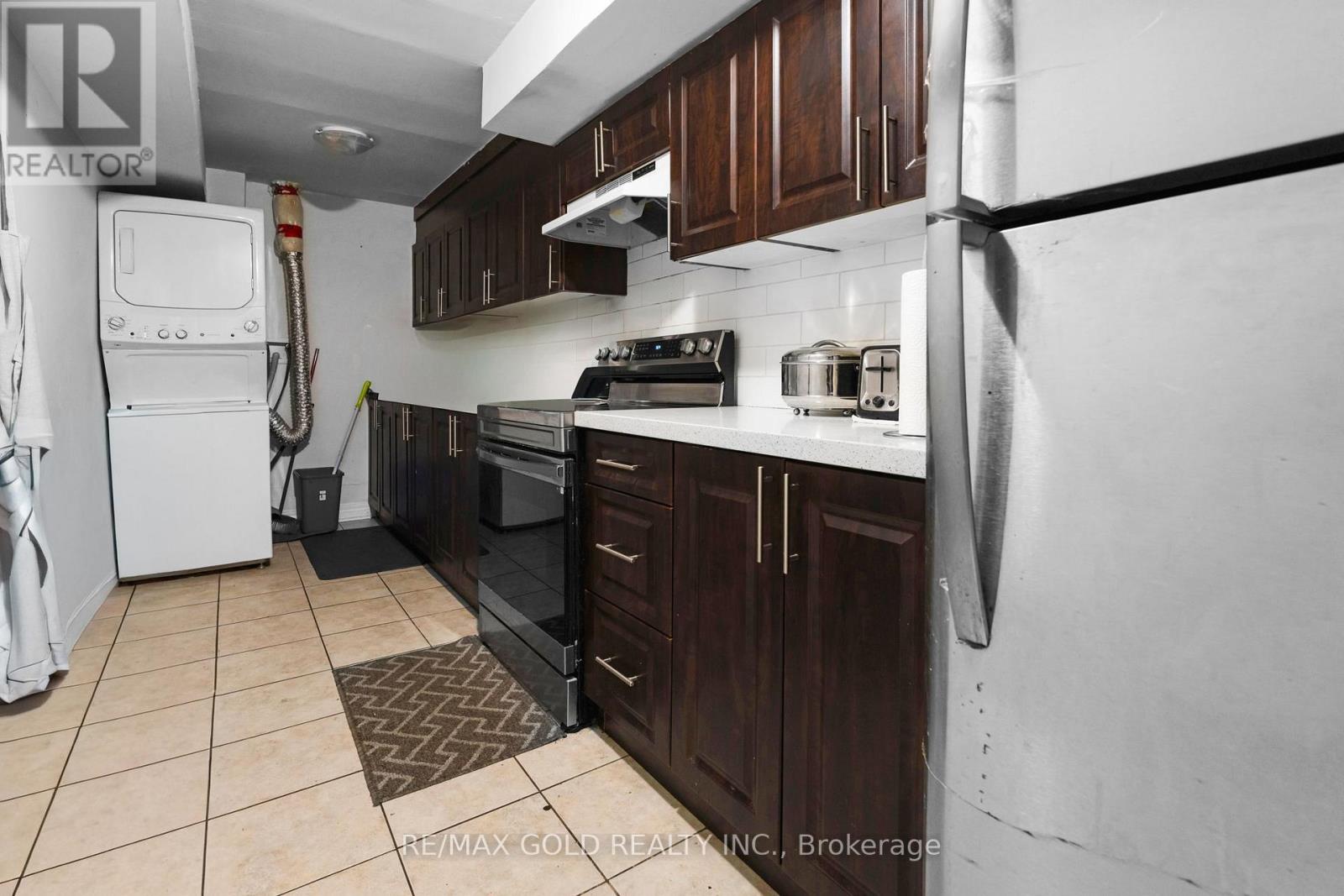 64 Beachpoint Boulevard, Brampton, Ontario  L7A 2G6 - Photo 36 - W12458112