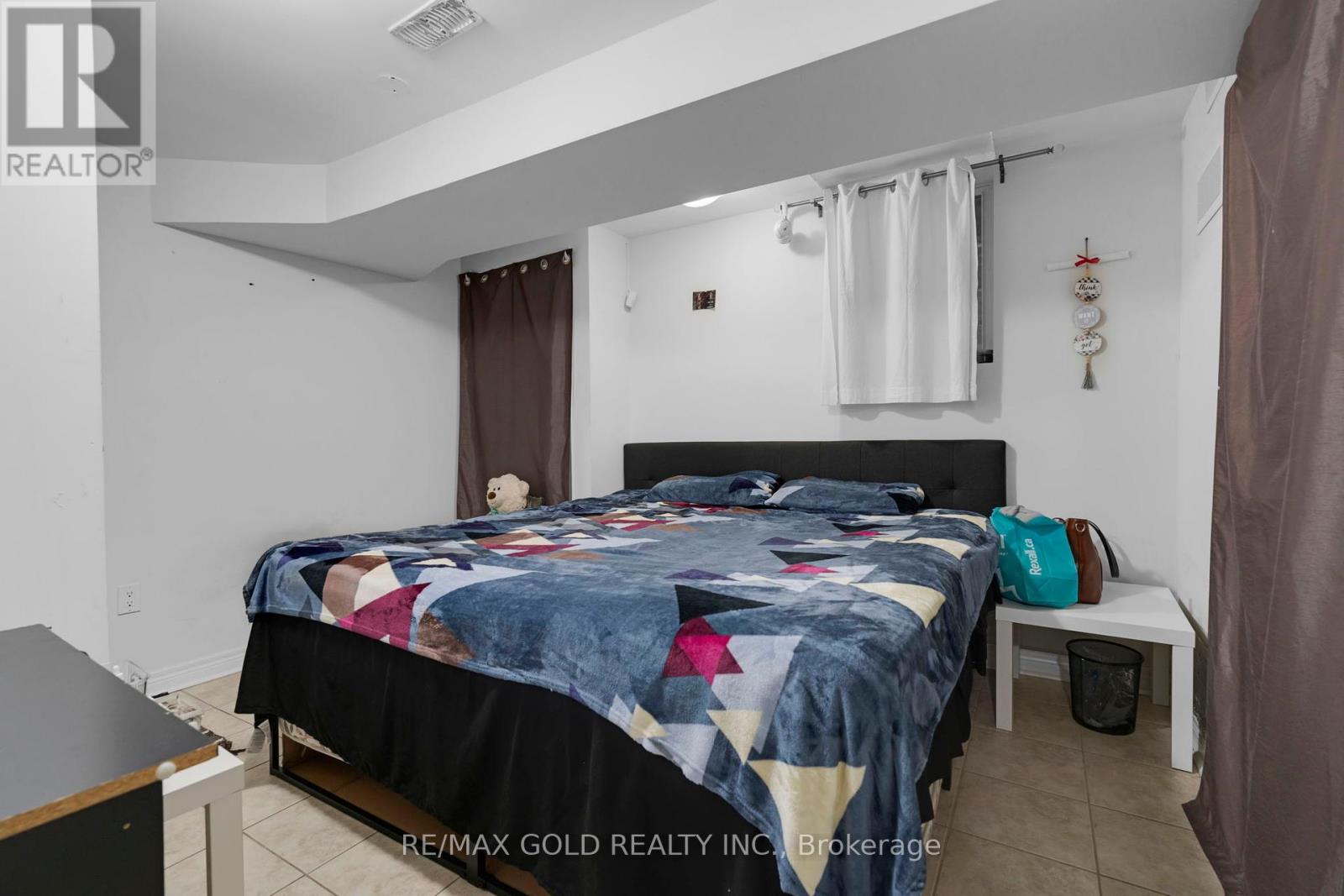 64 Beachpoint Boulevard, Brampton, Ontario  L7A 2G6 - Photo 38 - W12458112