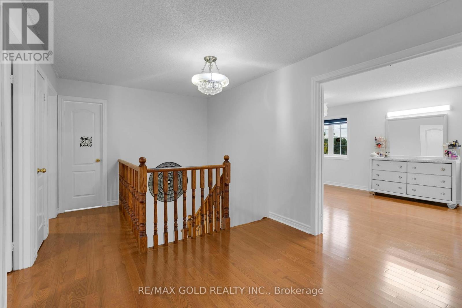 64 Beachpoint Boulevard, Brampton, Ontario  L7A 2G6 - Photo 21 - W12458112