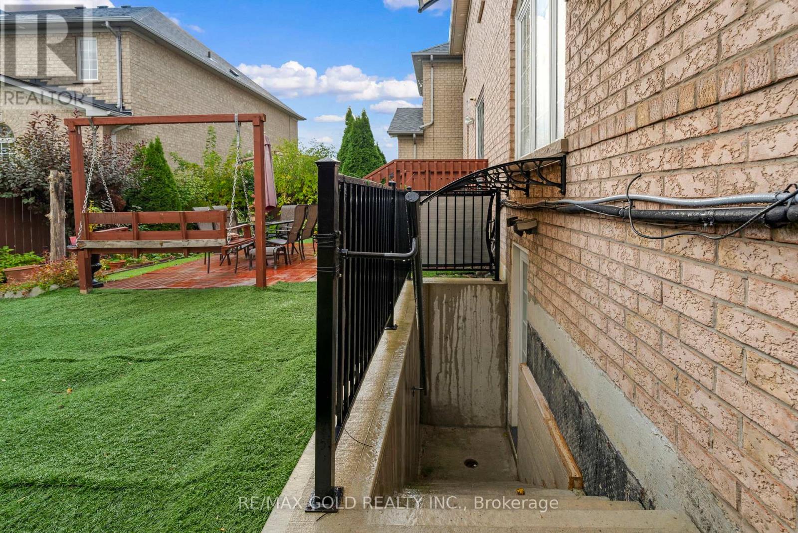 64 Beachpoint Boulevard, Brampton, Ontario  L7A 2G6 - Photo 39 - W12458112