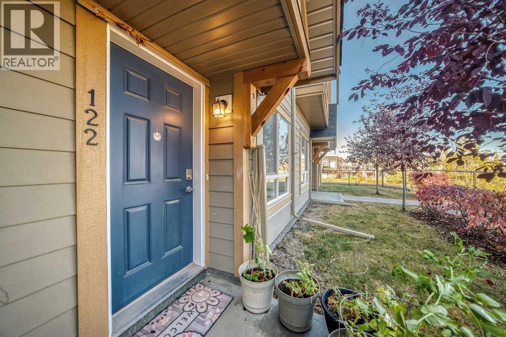 122 Sherwood Lane Nw, Calgary, Alberta  T3R 0V3 - Photo 2 - A2263957
