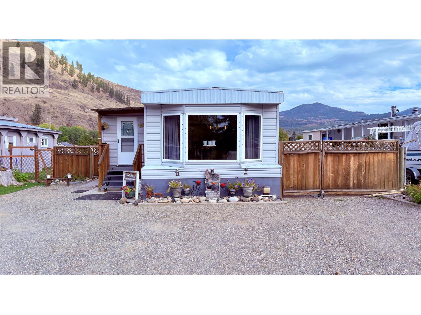Midway Manufactured Home for sale: 2 bedroom 1,008 sq.ft. (Listed 2025-10-09)