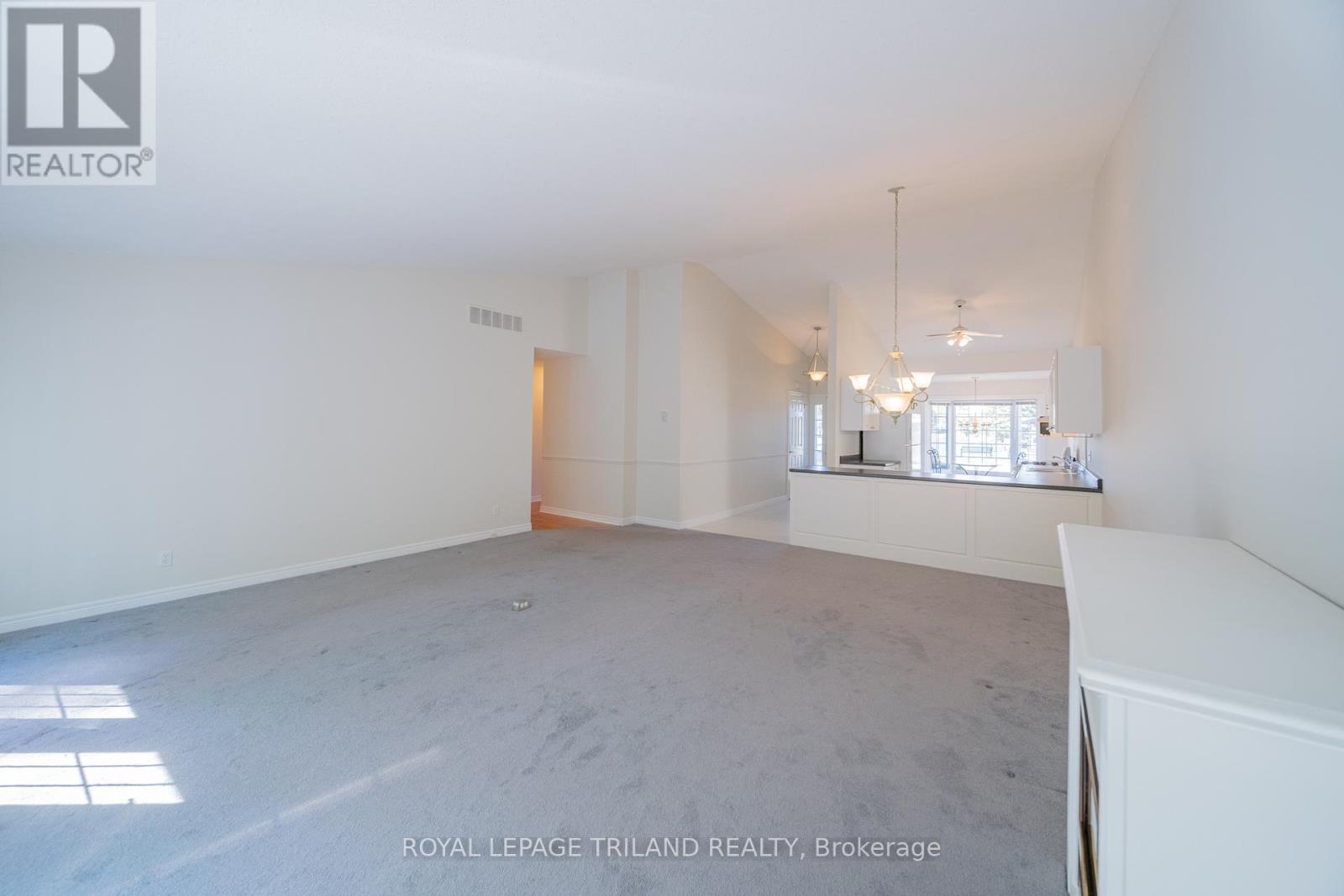 355 Shannon Boulevard, South Huron, Ontario  N0M 1T0 - Photo 16 - X12458952