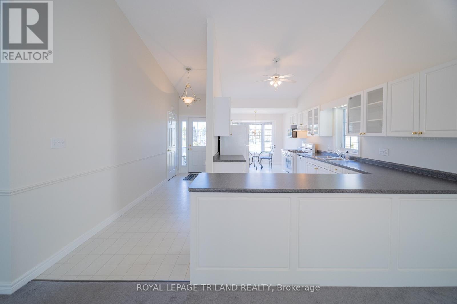 355 Shannon Boulevard, South Huron, Ontario  N0M 1T0 - Photo 23 - X12458952