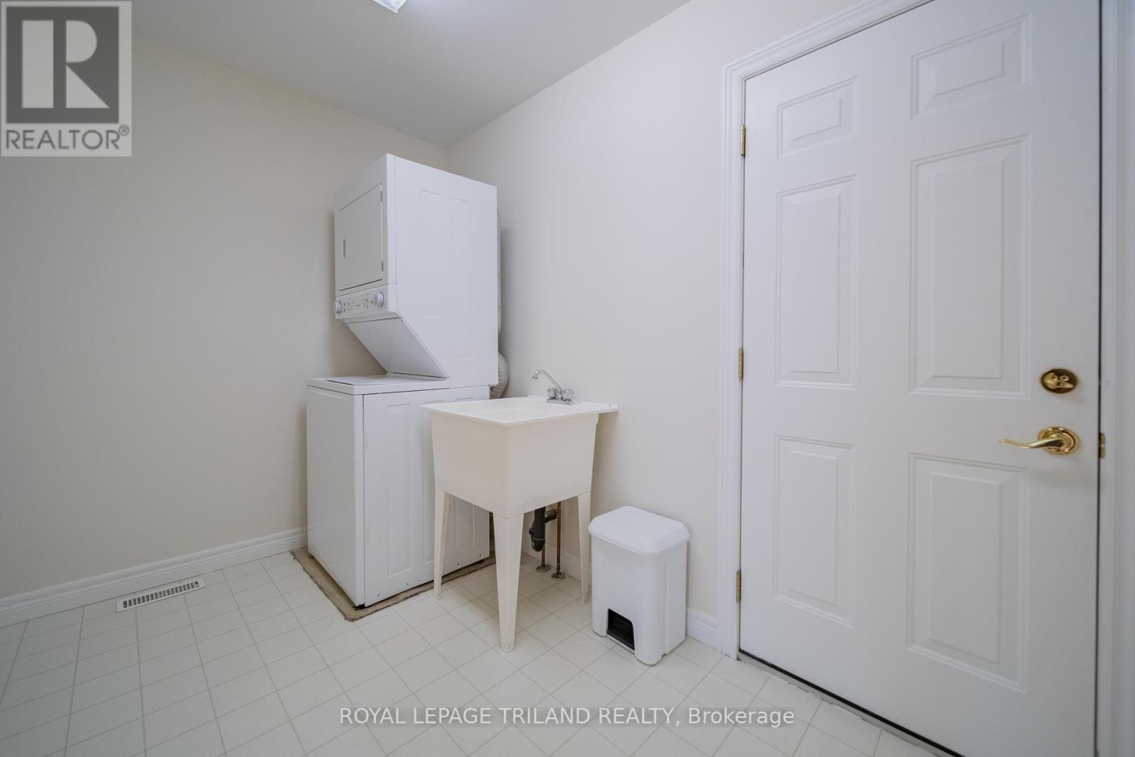 355 Shannon Boulevard, South Huron, Ontario  N0M 1T0 - Photo 32 - X12458952