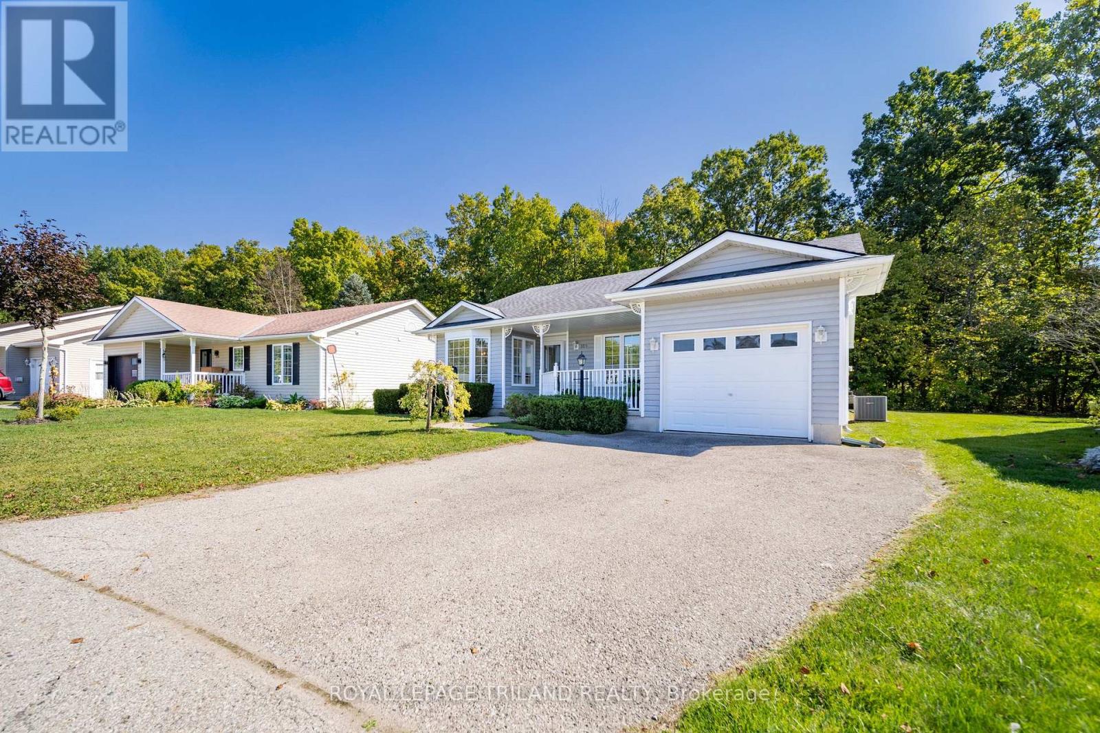 355 Shannon Boulevard, South Huron, Ontario  N0M 1T0 - Photo 36 - X12458952