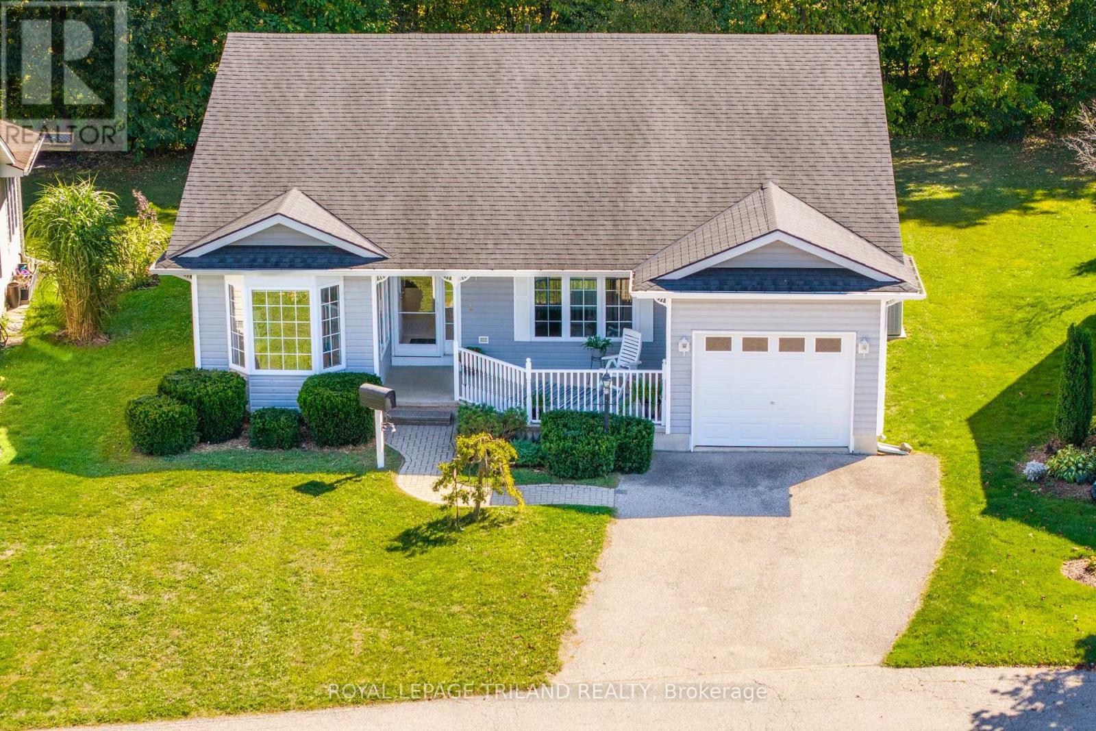 355 Shannon Boulevard, South Huron, Ontario  N0M 1T0 - Photo 37 - X12458952