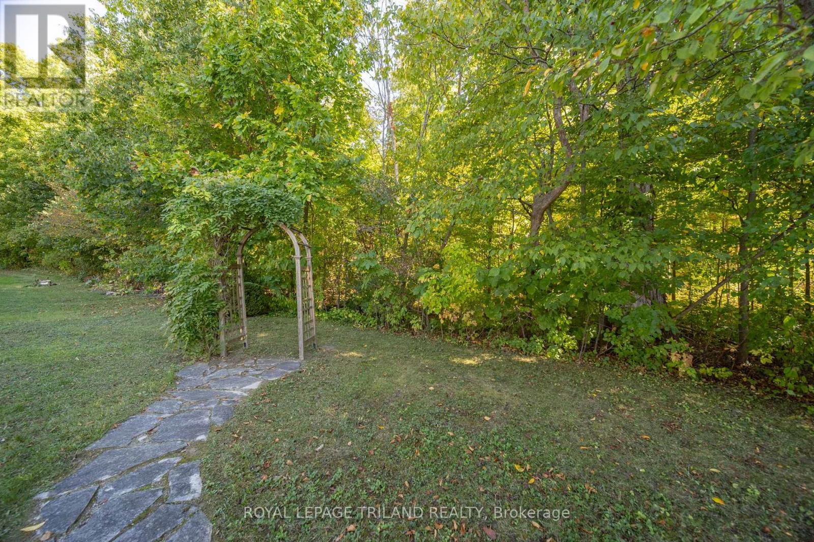 355 Shannon Boulevard, South Huron, Ontario  N0M 1T0 - Photo 40 - X12458952