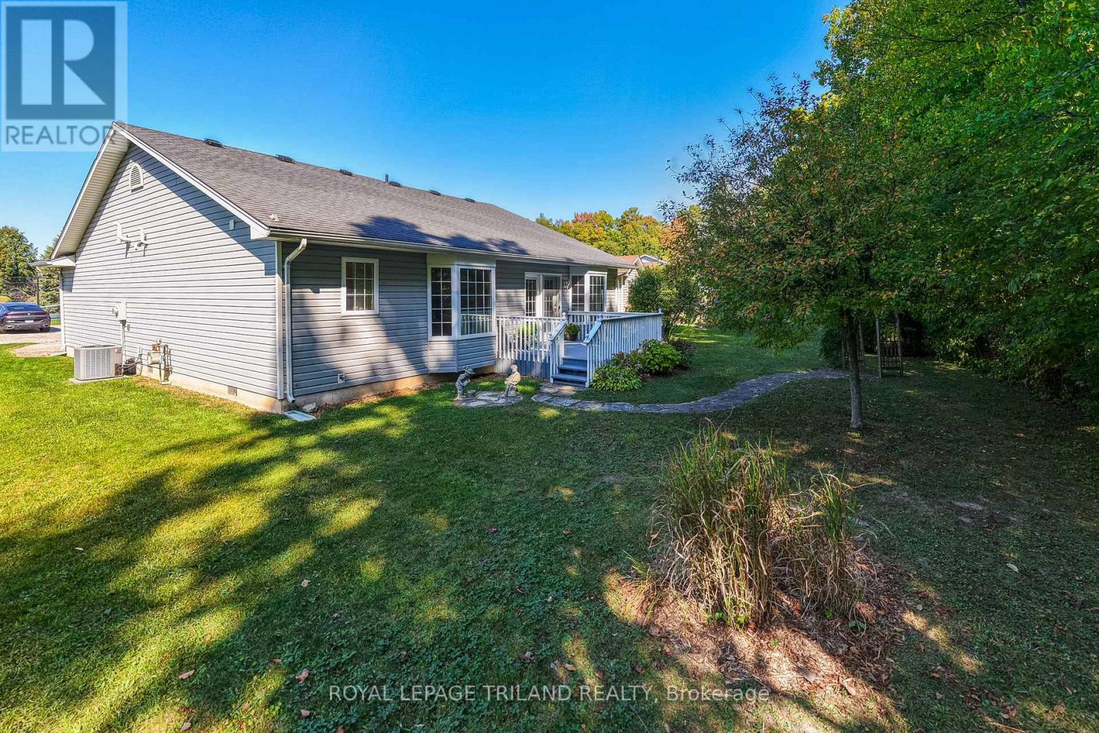 355 Shannon Boulevard, South Huron, Ontario  N0M 1T0 - Photo 5 - X12458952