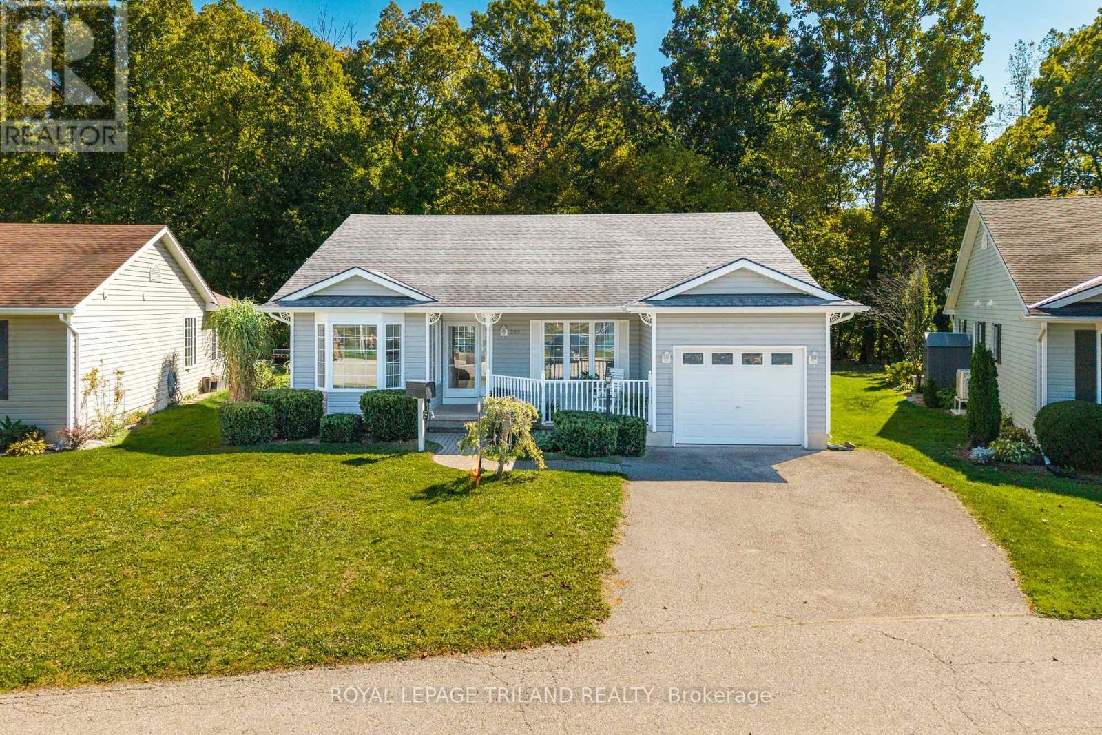 355 Shannon Boulevard, South Huron, Ontario  N0M 1T0 - Photo 7 - X12458952