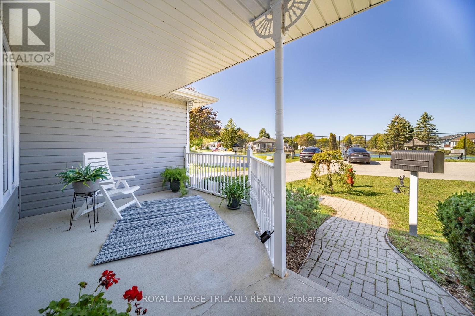 355 Shannon Boulevard, South Huron, Ontario  N0M 1T0 - Photo 9 - X12458952