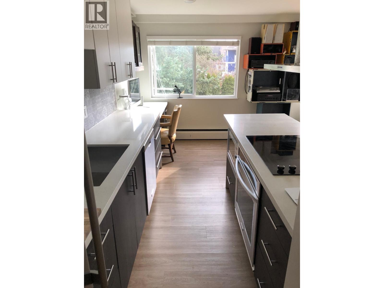 213 36 E 14TH AVENUE, Vancouver, British Columbia