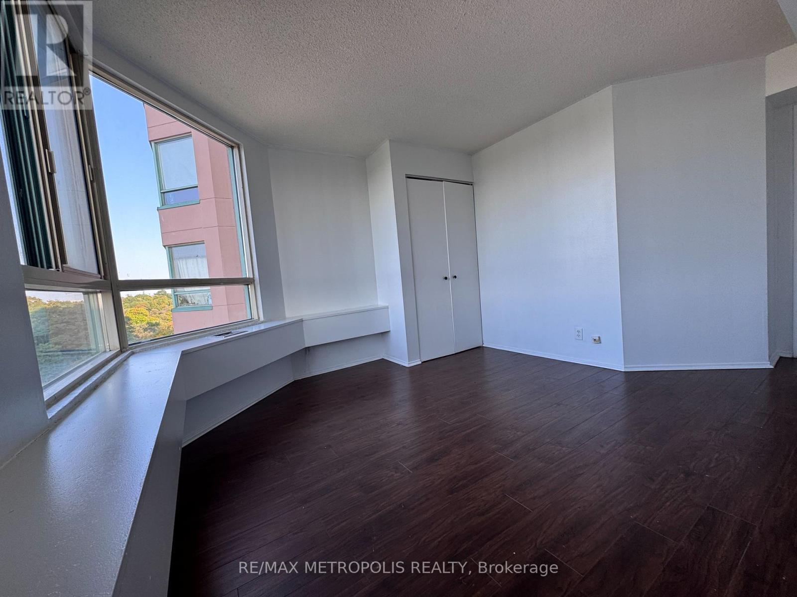602 - 61 Markbrook Lane, Toronto, Ontario  M9V 5E7 - Photo 2 - W12458953