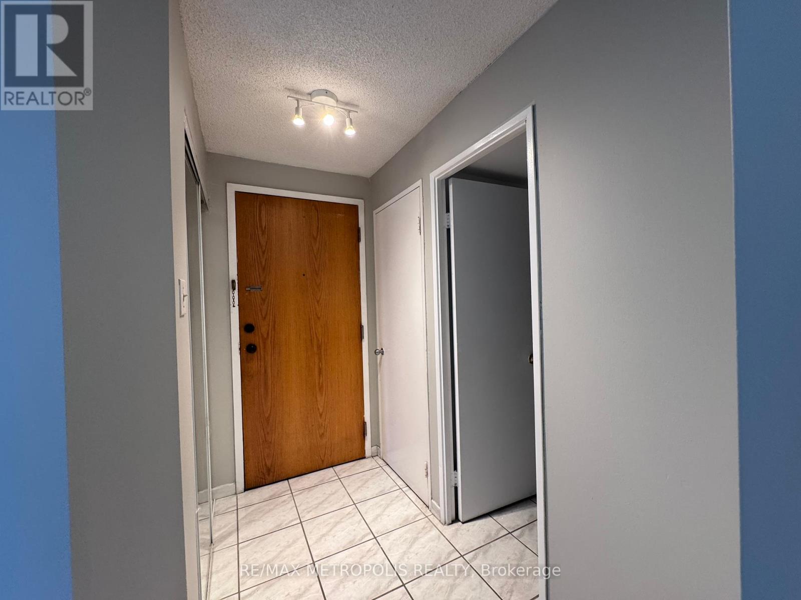 602 - 61 Markbrook Lane, Toronto, Ontario  M9V 5E7 - Photo 5 - W12458953