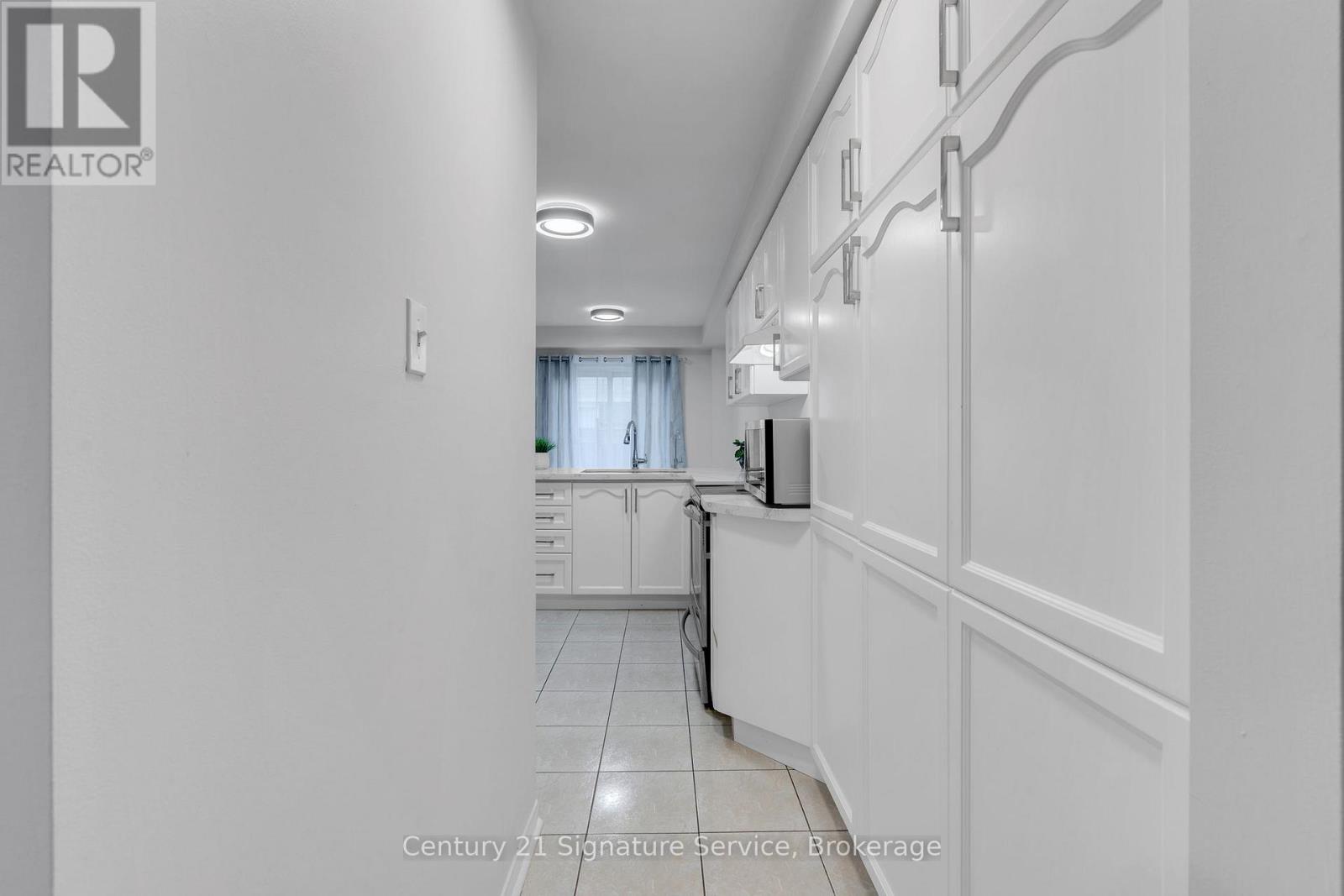 44 Bramfield Street, Brampton, Ontario  L7A 2W2 - Photo 6 - W12458956