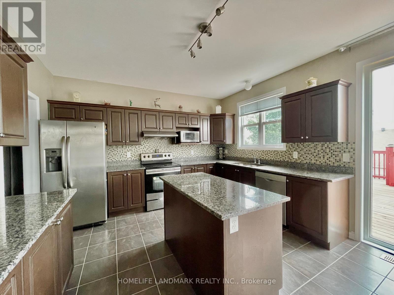 190 Ingersoll Crescent, Ottawa, Ontario  K2T 0C8 - Photo 10 - X12458955