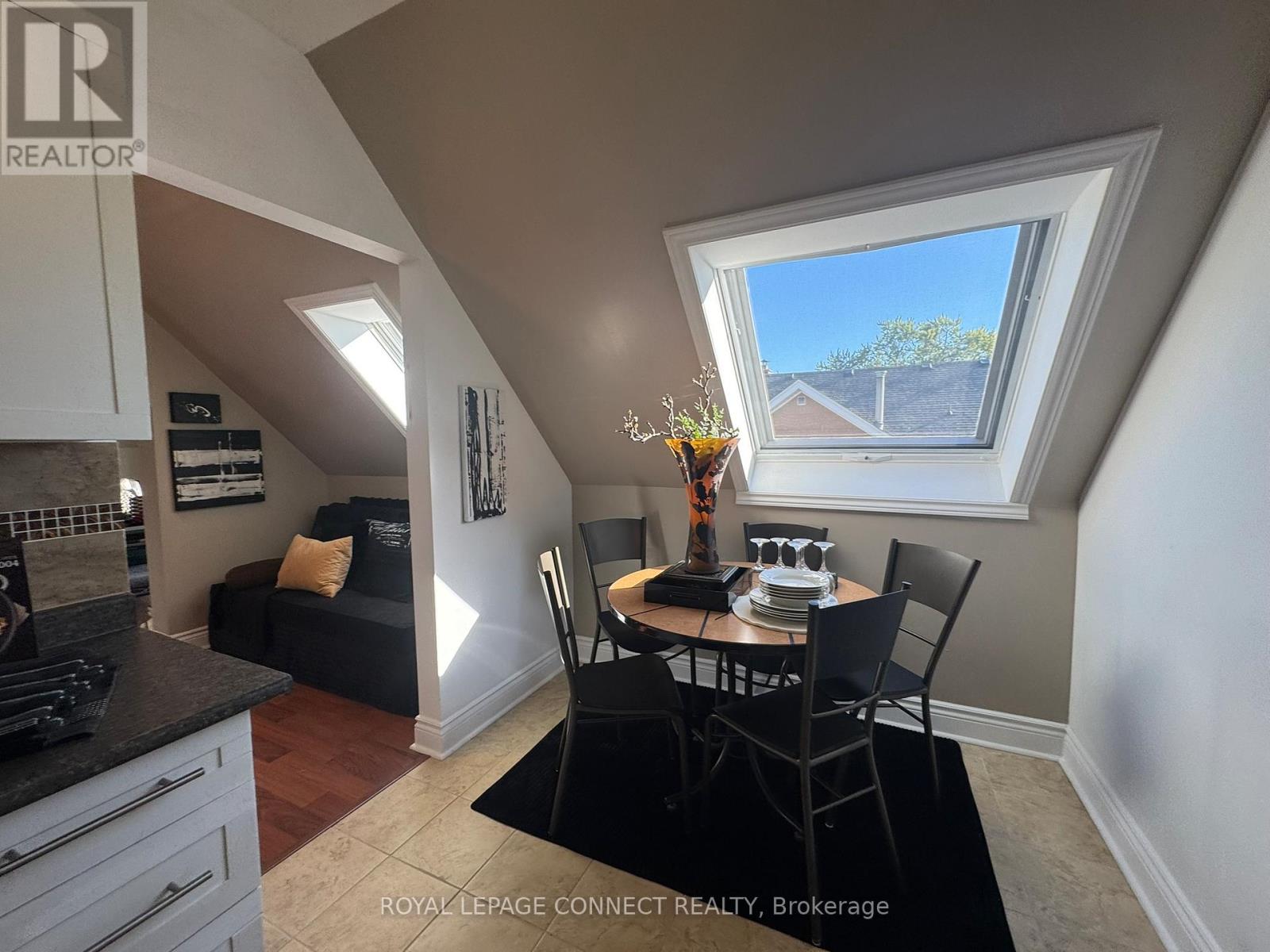 303 - 4872 Valley Way, Niagara Falls, Ontario  L2E 1W3 - Photo 10 - X12458960