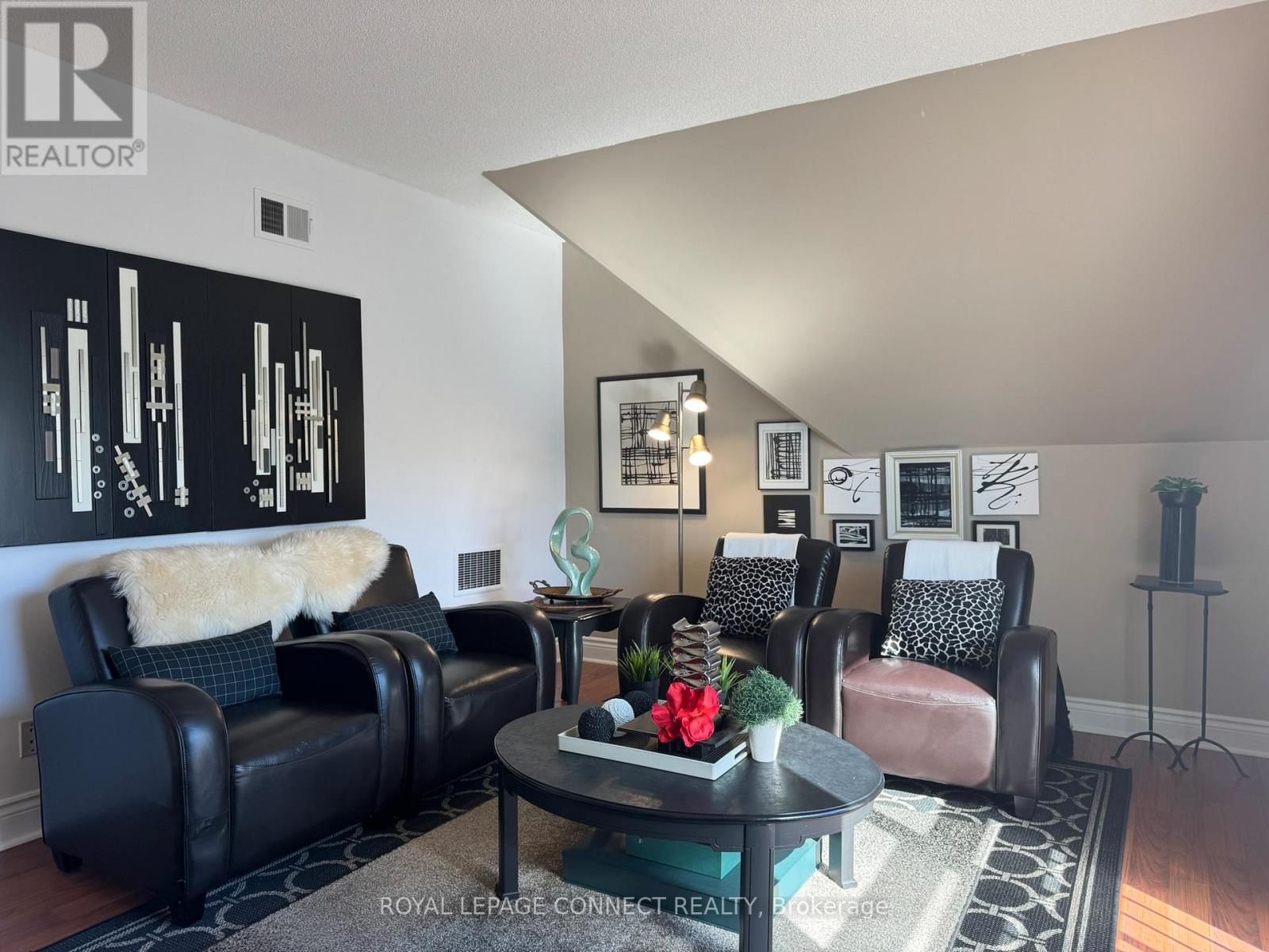 303 - 4872 Valley Way, Niagara Falls, Ontario  L2E 1W3 - Photo 5 - X12458960
